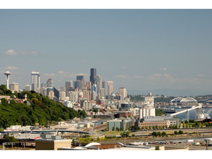 Property Photo:  2432 W Boston St  WA 98199 