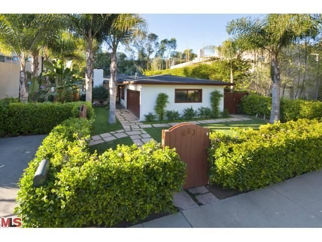 Property Photo:  683 Bienveneda Ave  CA 90272 