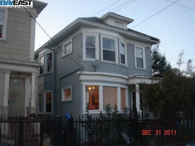 Property Photo:  2115 Myrtle St  CA 94607 