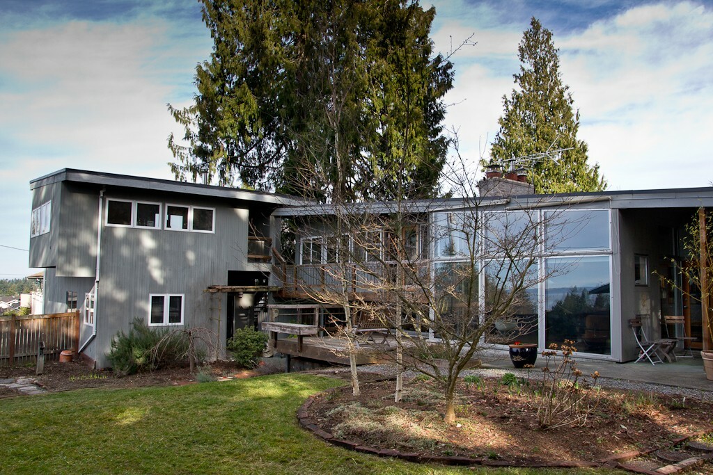 Property Photo:  1007 Bell St  WA 98020 