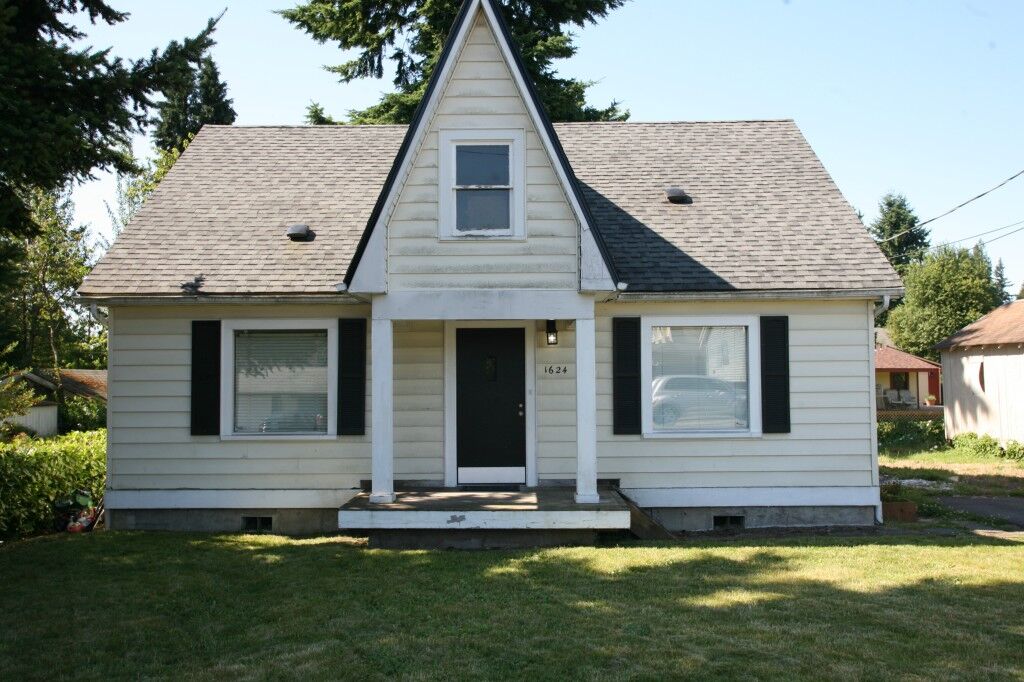 Property Photo: 1624 Palm Ave WA 98203