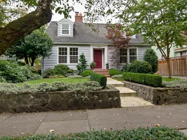 Property Photo:  6015 SE 36th Ave  OR 97202 