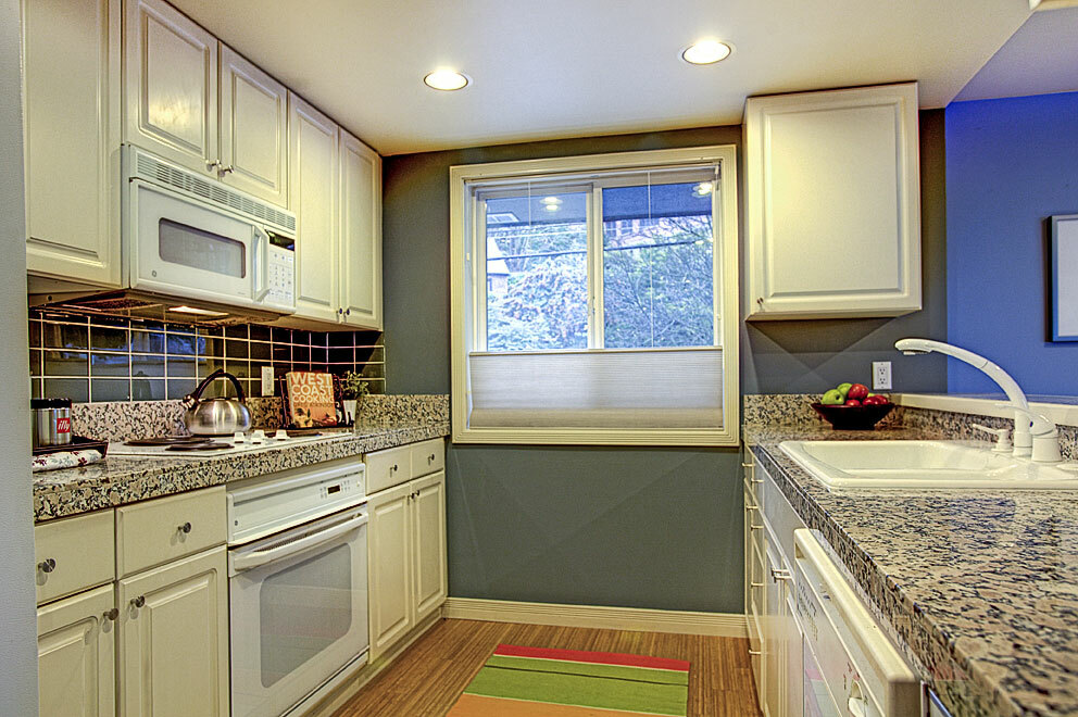 Property Photo: 601 W Mercer Place 104 WA 98119