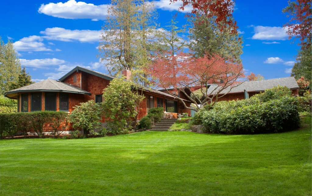 Property Photo: 9262 Points Dr NE WA 98004