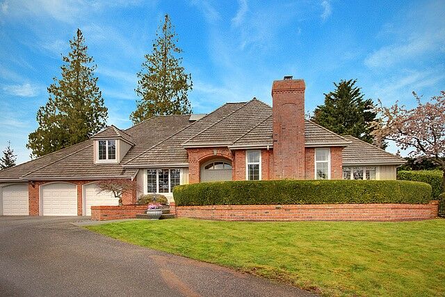Property Photo: 23226 SE 47th Wy WA 98075