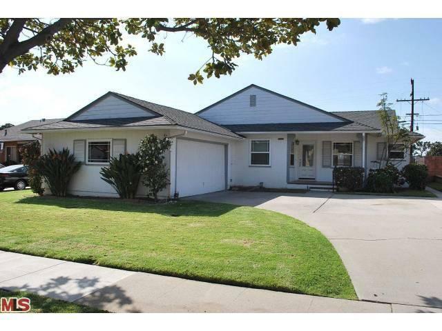 Property Photo: 9725 S 10th Ave CA 90305