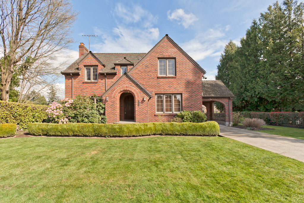 Property Photo:  11538 Meridian Ave N  WA 98133 