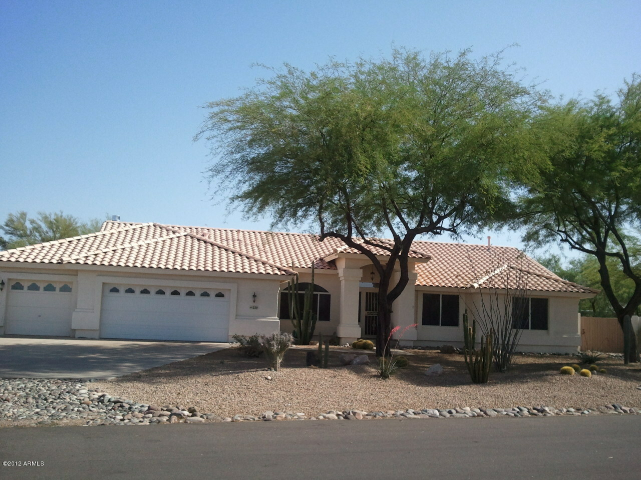 Property Photo:  220 E Adamanda Drive  AZ 85086 