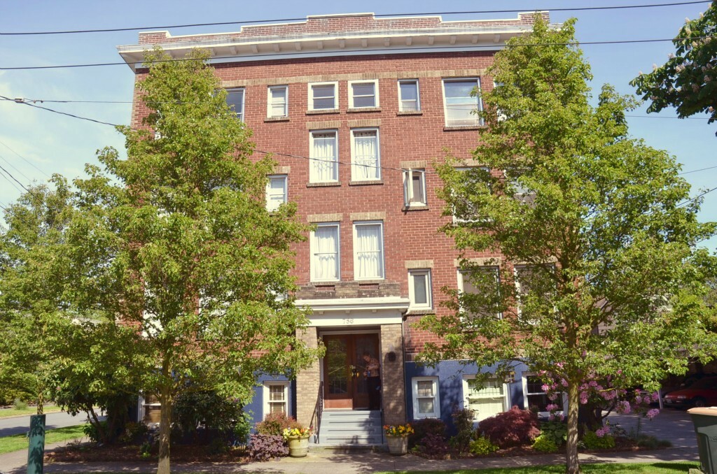 Property Photo: 756 Broadway Ave E 203 WA 98102