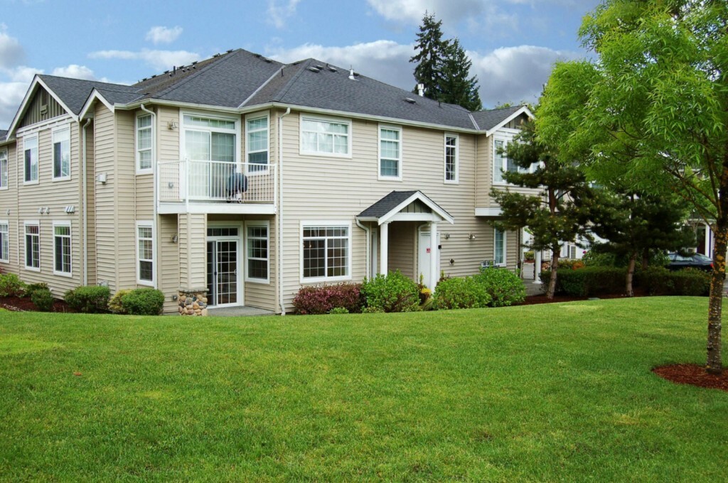 Property Photo:  1855 NE Trossachs Blvd 1001  WA 98075 