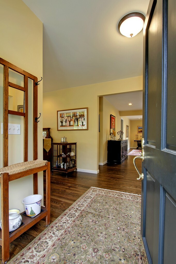 Property Photo: 1249 Evergreen Point Rd WA 98039