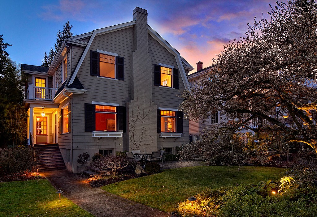 Property Photo:  505 Boston St  WA 98109 