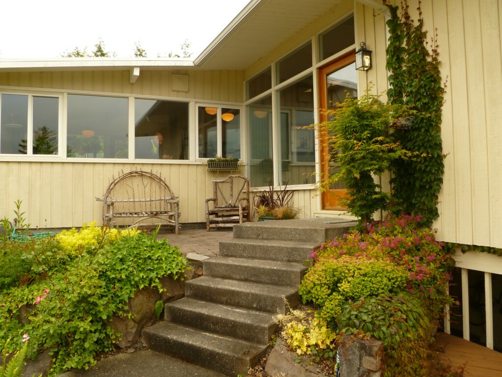 Property Photo:  7537 S Lakeridge Dr  WA 98178 