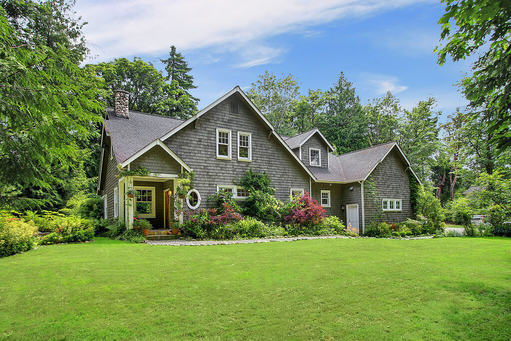 Property Photo: 4546 NE Mill Heights Cir WA 98110