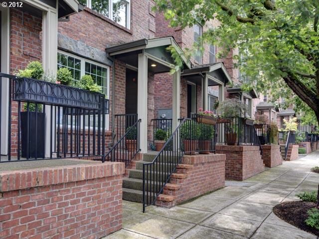 Property Photo:  1942 NW Overton Stnw 9  OR 97209 