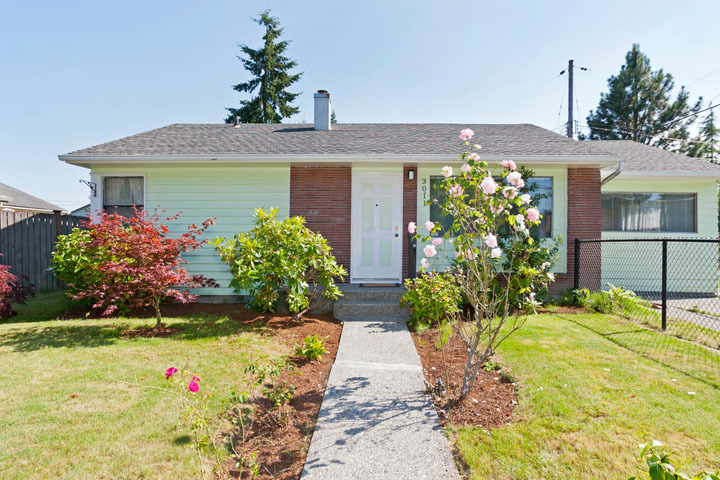 Property Photo:  3011 SW Barton St  WA 98126 