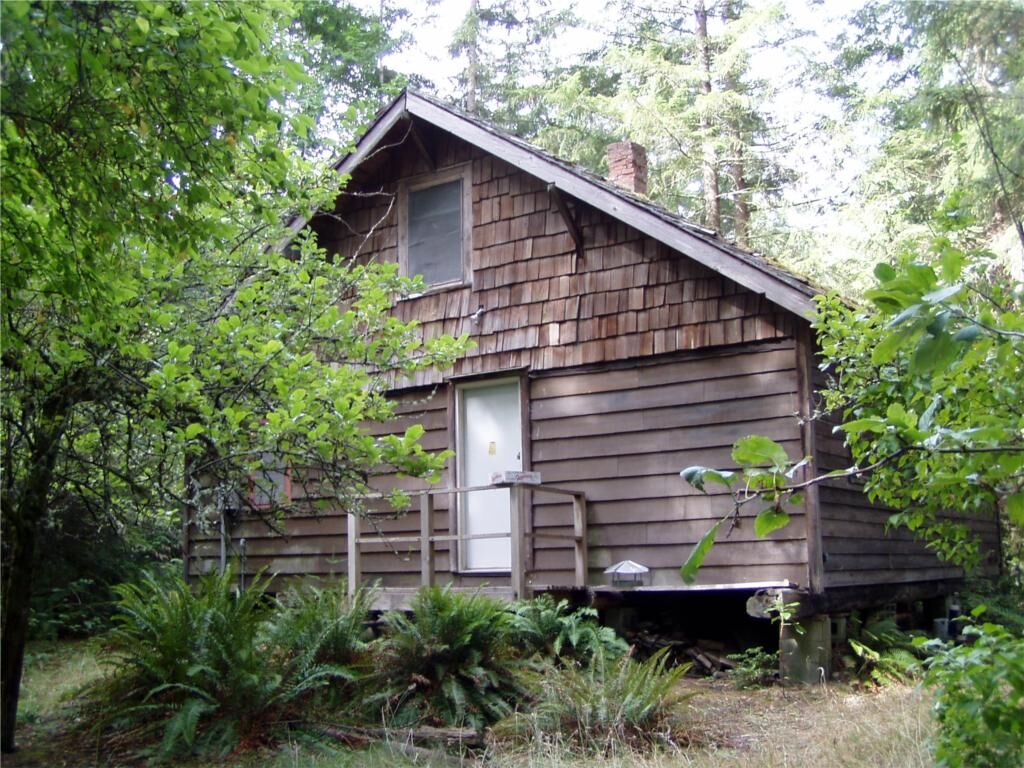 Property Photo:  1165 13th Ave  WA 98333 