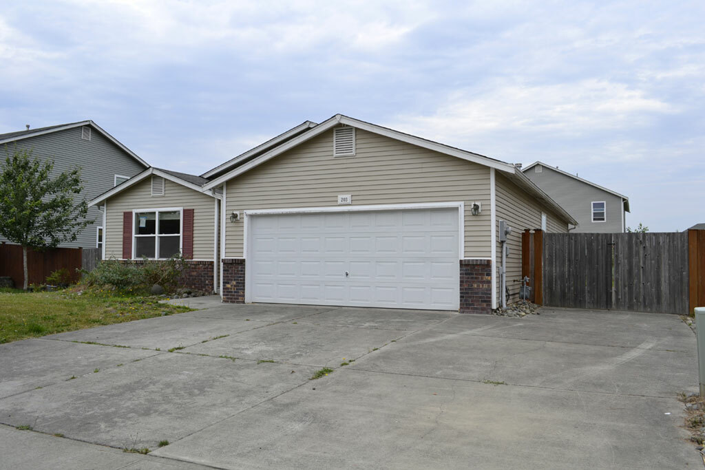 Property Photo:  203 Mazza St NE  WA 98360 