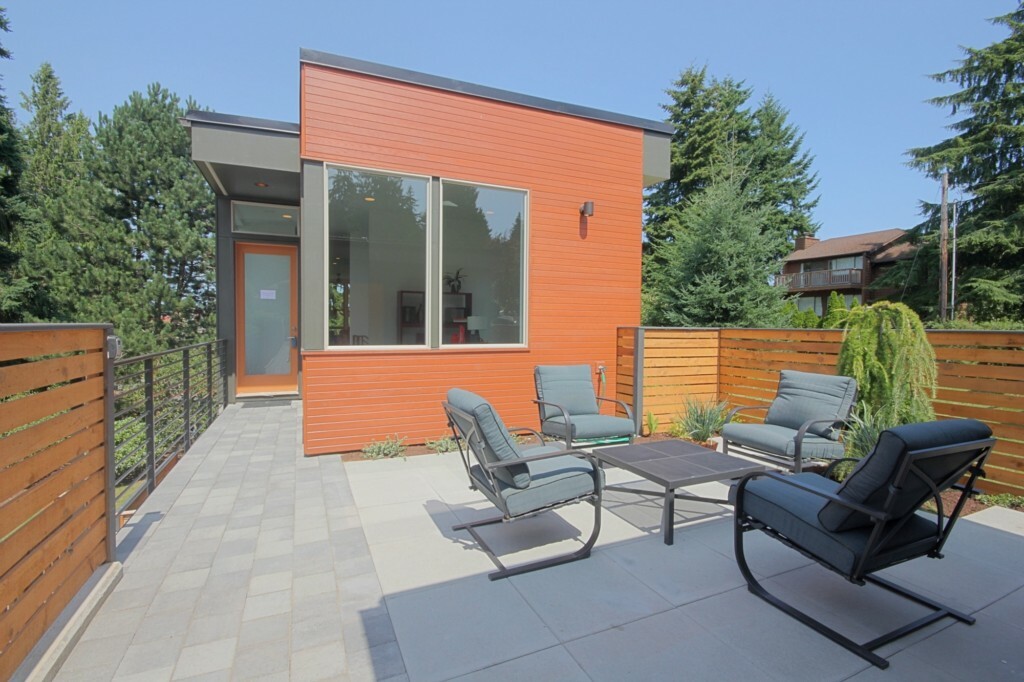 Property Photo:  818 NE 103rd St  WA 98125 