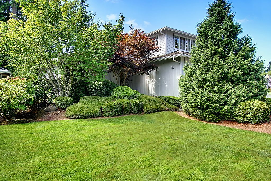 Property Photo:  2012 Mill Pointe Dr SE  WA 98012 