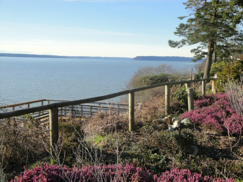 Property Photo:  616 Priest Point Dr NW  WA 98271 