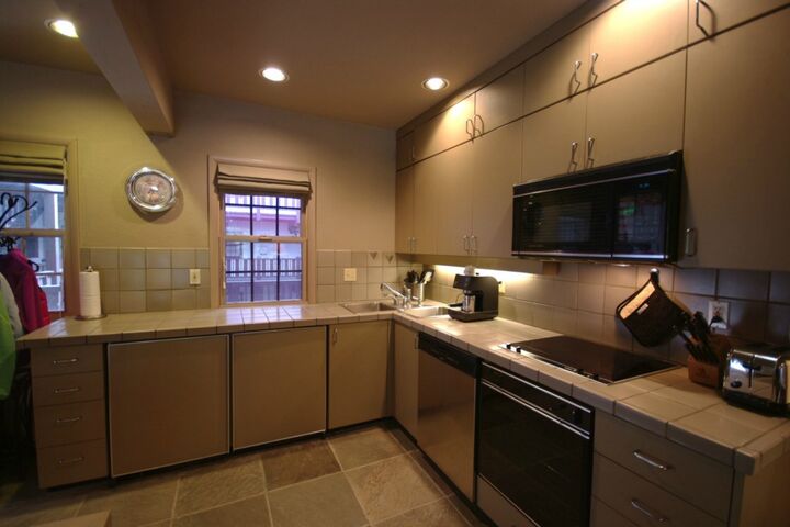 Property Photo: 1128 Erste St 2112 WA 98006