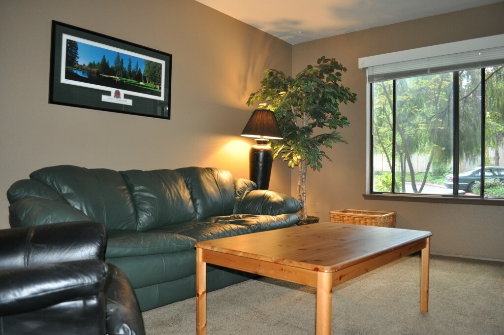 Property Photo:  1336 Bellevue Wy NE 1  WA 98004 