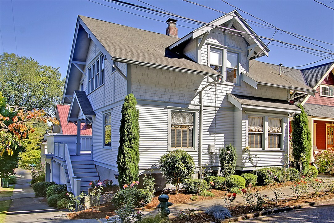 Property Photo:  3803 E Olive St  WA 98122 