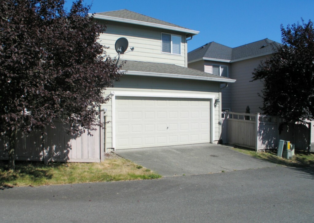 Property Photo: 17023 Woodside Dr SE WA 98058