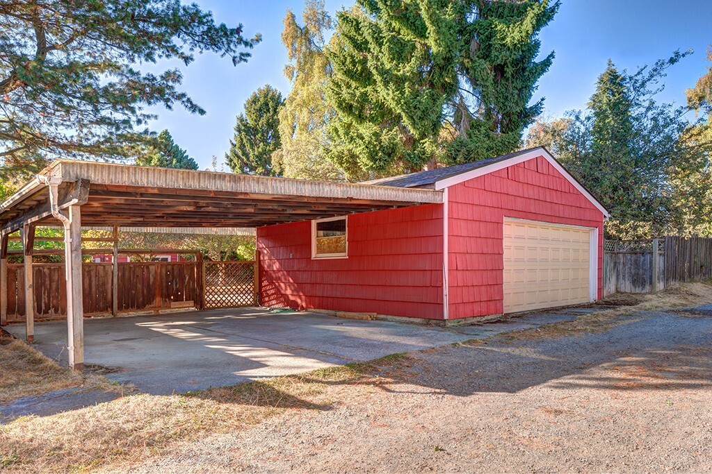 Property Photo: 9740 Dayton Ave N WA 98103