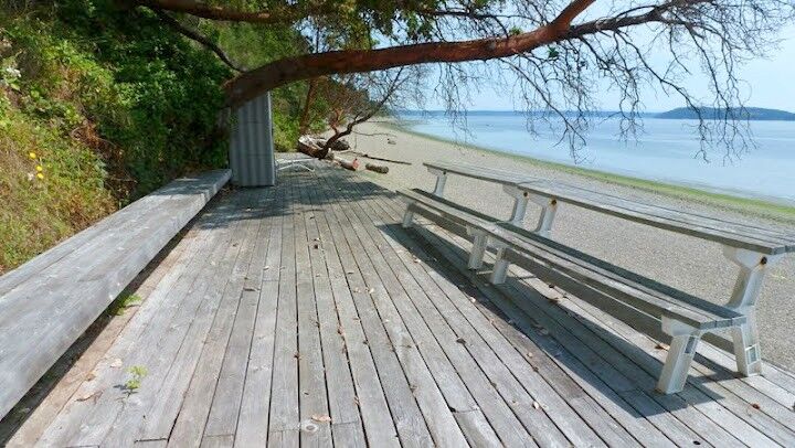 Property Photo: 210 Island Blvd WA 98333