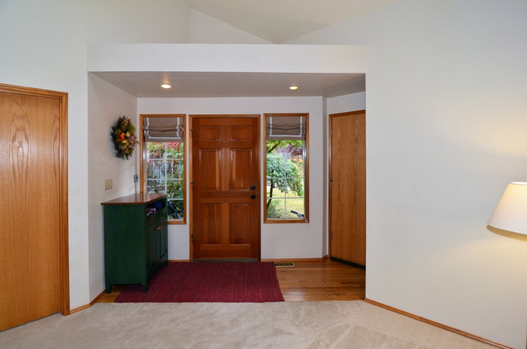 Property Photo:  24211 SE 40th St  WA 98029 