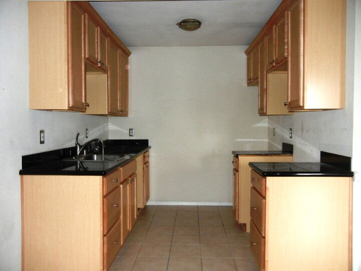Property Photo: 1902 S Yakima Av Ct 6 WA 98405