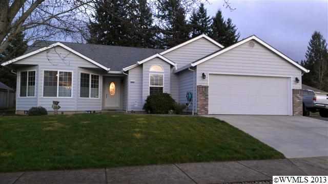 Property Photo: 20184 Quinalt Dr OR 97045