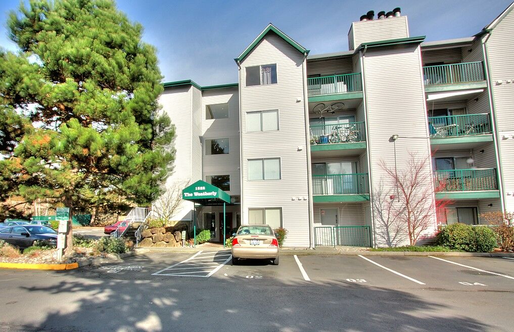 Property Photo:  1522 NE 175th St 308  WA 98155 