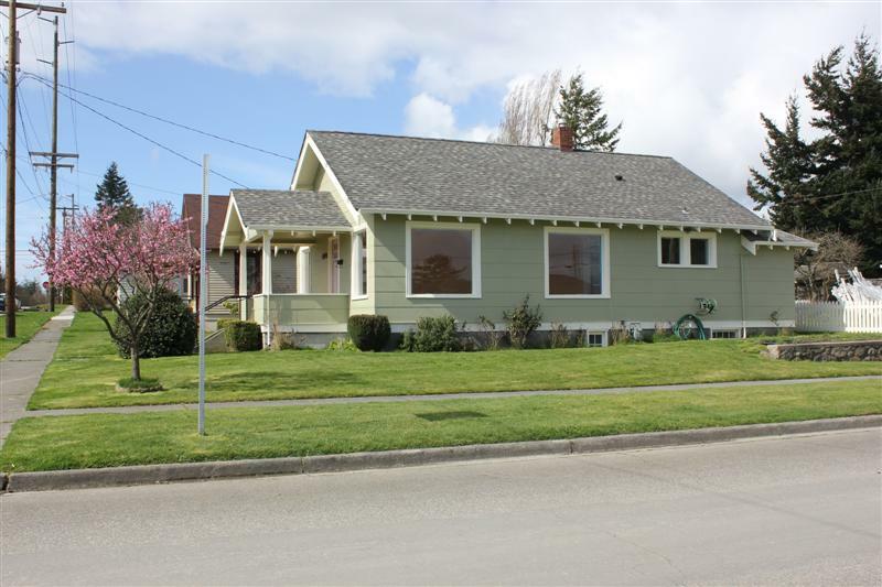 Property Photo:  1404 15th St  WA 98221 