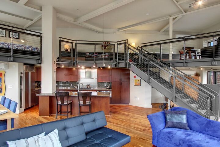 Property Photo:  2914 E Madison St 207  WA 98112 