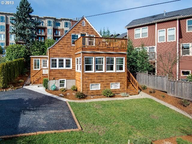 Property Photo: 4215 SW Kelly Ave OR 97239