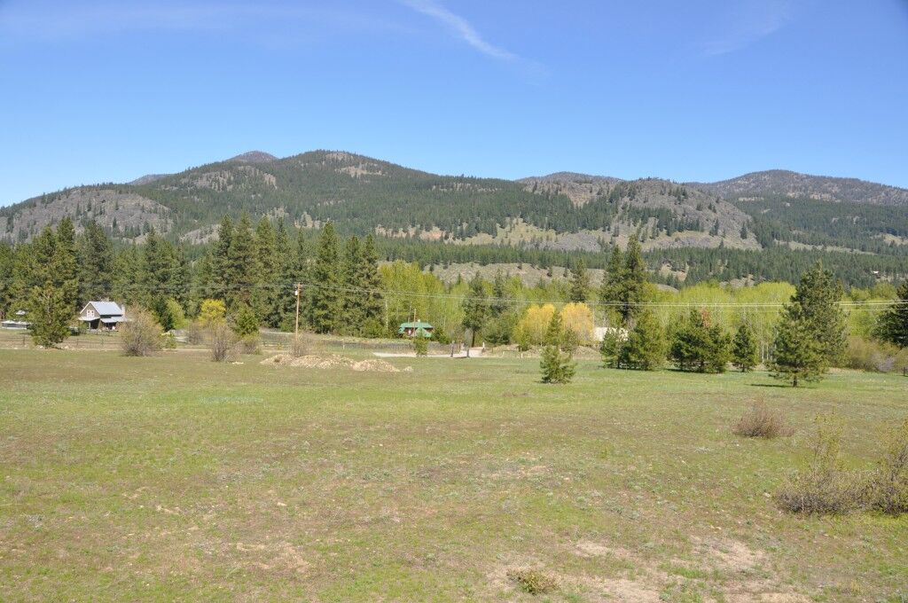 Property Photo:  32 Evergreen Wy  WA 98833 