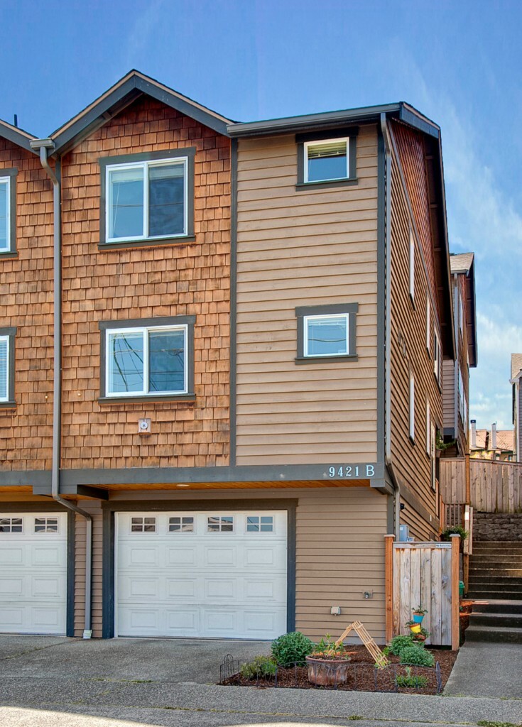 Property Photo:  9421B Linden Ave N  WA 98103 