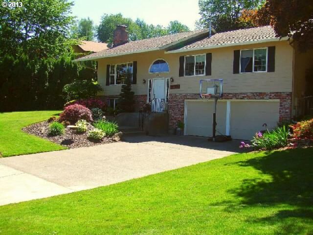 Property Photo: 3711 NW 136th Cir WA 98685