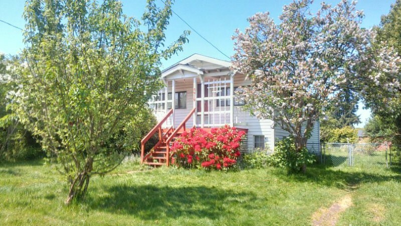 Property Photo:  4616 S Thistle St  WA 98118 