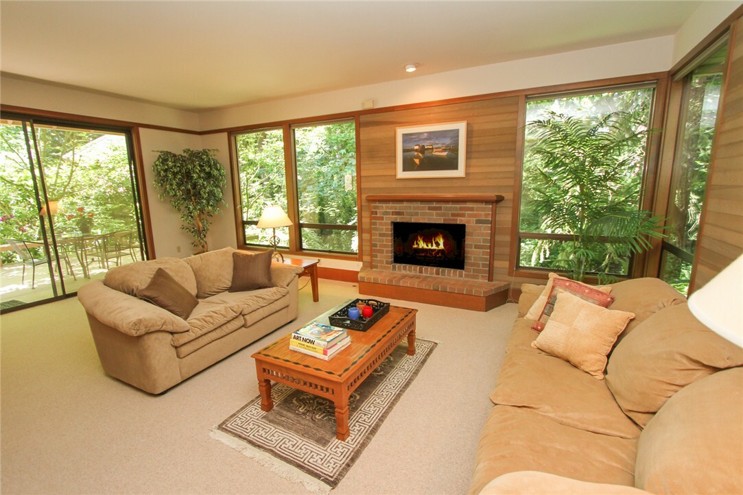 Property Photo:  2511 Medina Cir  WA 98039 