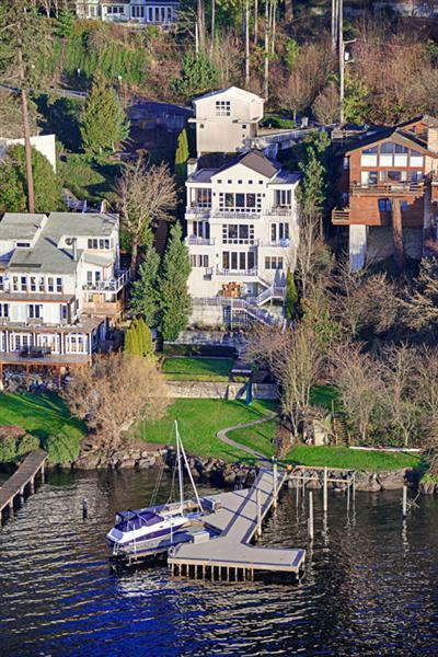 Property Photo: 333 Shoreland Dr SE WA 98004