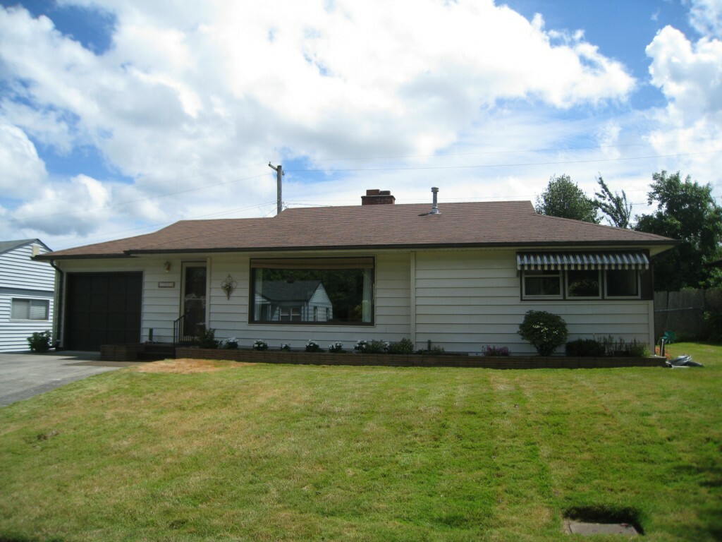 Property Photo:  2500 Veldee Ave  WA 98312 