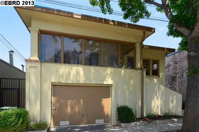 Property Photo:  1216 Powell St  CA 94608-2618 