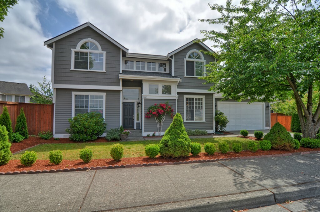 Property Photo:  4225 NE 8th St  WA 98059 