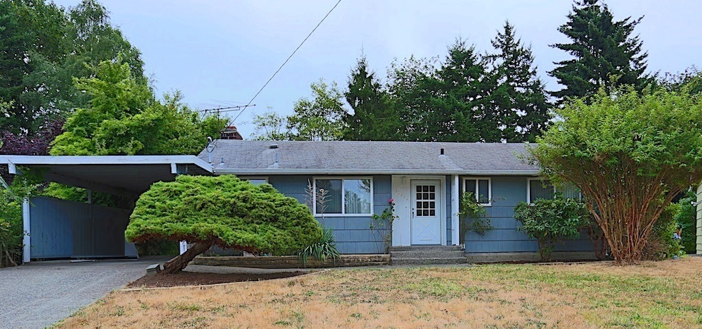 Property Photo:  18432 39th Ave S  WA 98188 