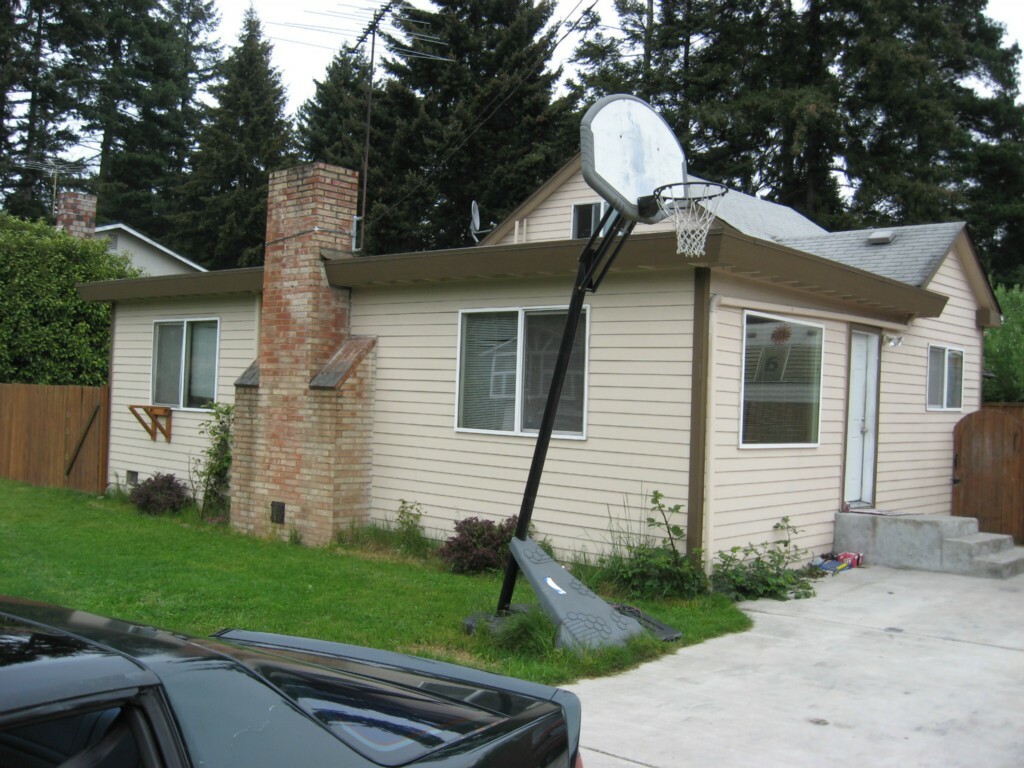 Property Photo:  17504 Corliss Ave N  WA 98133 