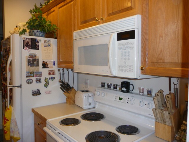 Property Photo:  202 E 3rd St 112  WA 98922 